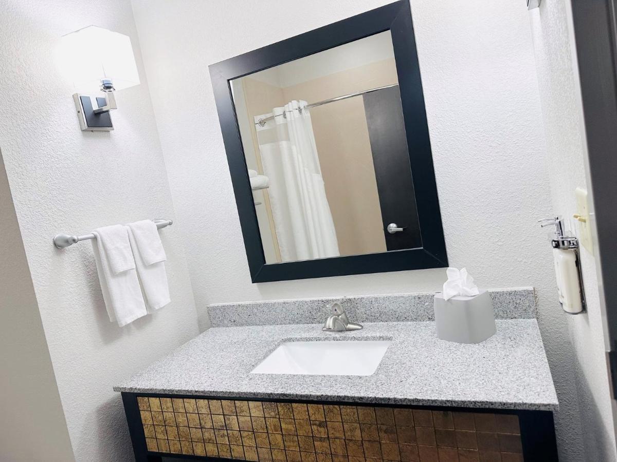Holiday Inn Express & Suites Houston East - Baytown, An Ihg Hotel Esterno foto