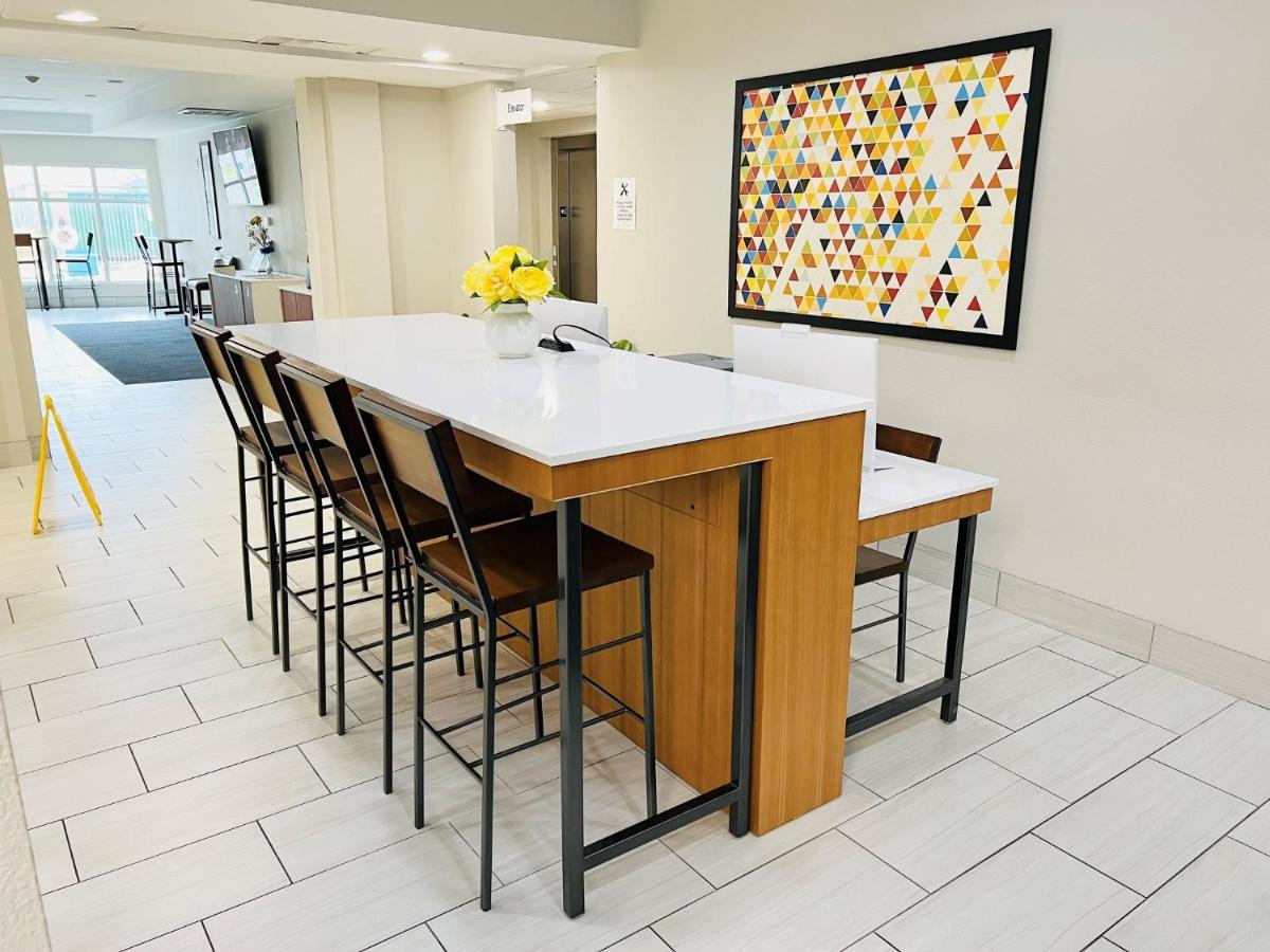 Holiday Inn Express & Suites Houston East - Baytown, An Ihg Hotel Esterno foto